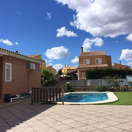 La Perla De Oasis Hotel Lliria Bagian luar foto